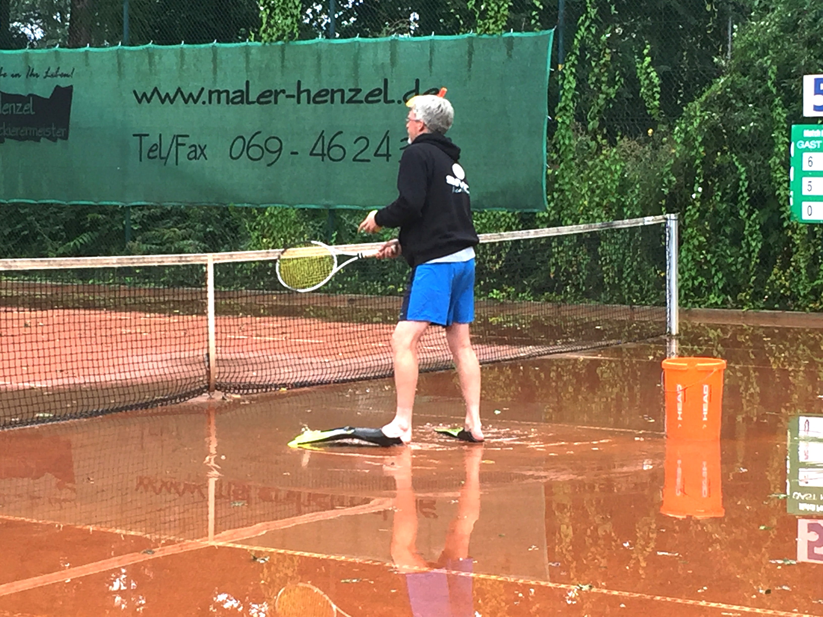 Tennis mit nassen Fuessen KlimASport
